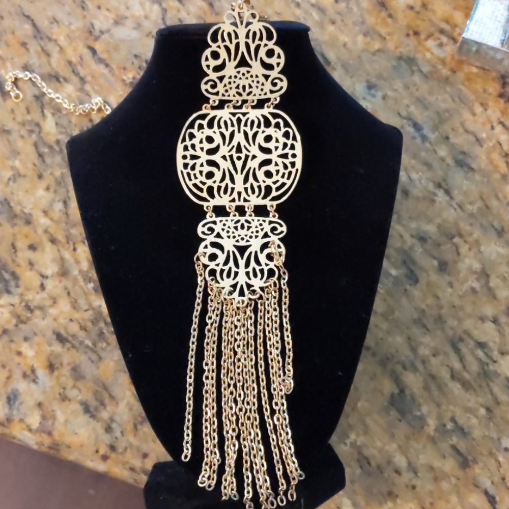 NWOT Boho inspired long necklace gold